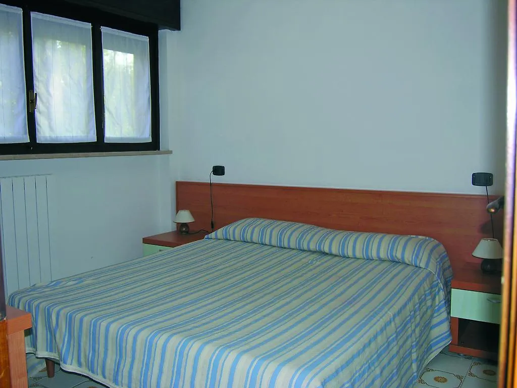 Appartamenti Punta Gro Sirmione 2*,